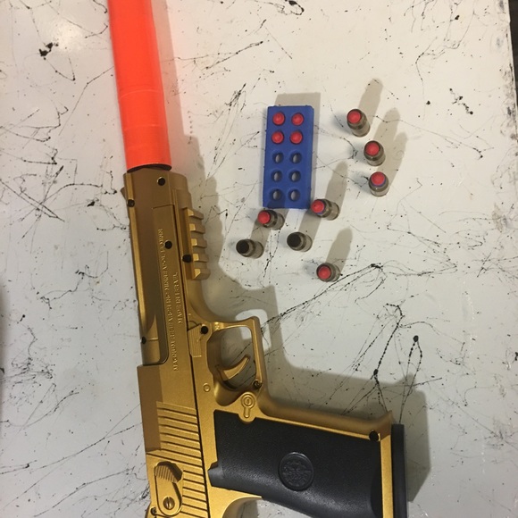 Toy Gun 🎯 🔫Soft Bullets & Shell Ejecting Magazine 24k GOLD Desert Eagle 50 cal - Picture 4 of 9